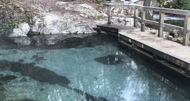 Zimsko kopanje v termalnem vrelcu Klevevž